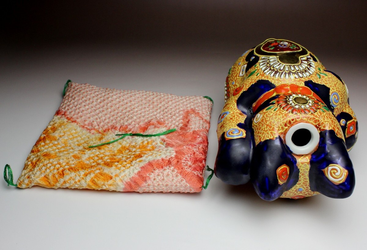 Raised Moriage Maneki Neko Holding Daruma Beaded Lucky Cat Tokkuri