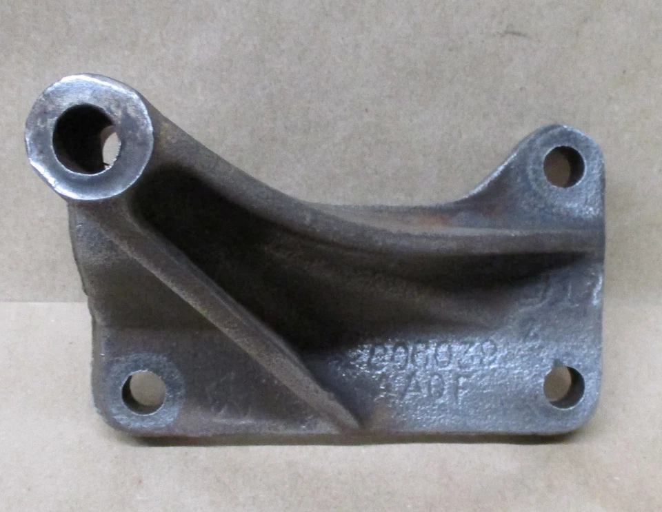 1967-1968 DODGE MOPAR 383ci 440ci WITH A/C LOWER ALTERNATOR BRACKET 2806039 - Image 3 of 4