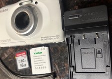 Nikon COOLPIX S33 13.2MP Digital Camera Waterproof White SD card New Bat chrgr