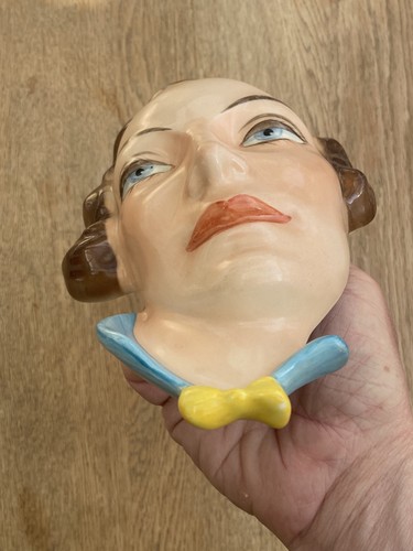 Art Deco Czechoslovakian hand painted ceramic wall mask 1930’s by Erphila - Picture 12 of 15