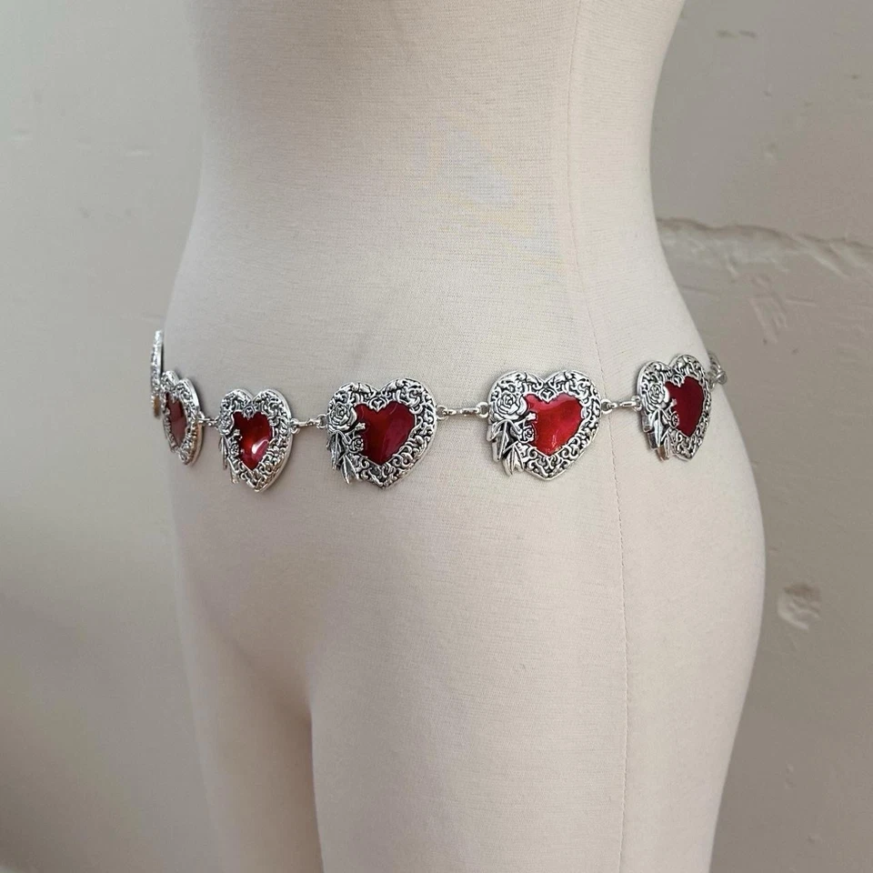 Cinturón cadena corazón gótico plata y rojo Foto 4 de 4