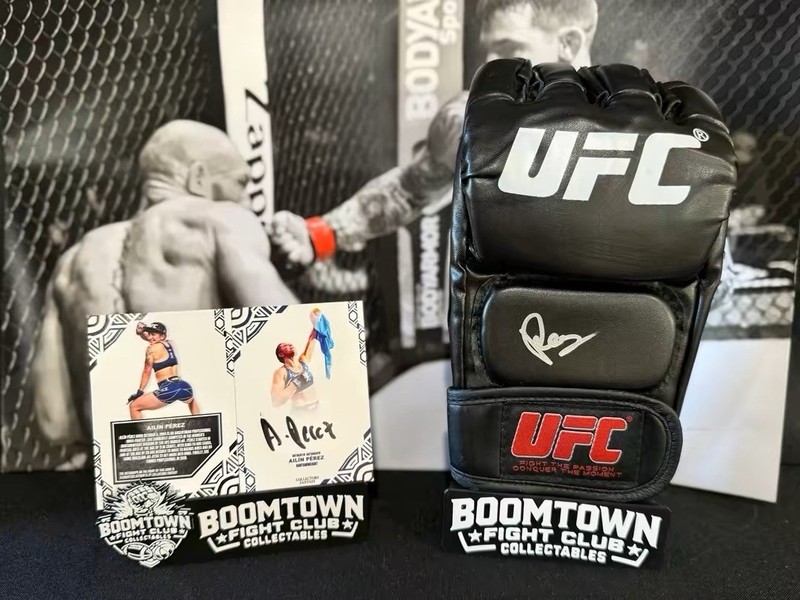 🔥Rare🔥UFC Autograph rising star 🥊Ailin Perez🥊The Twerk Queen herself 🔥🔥