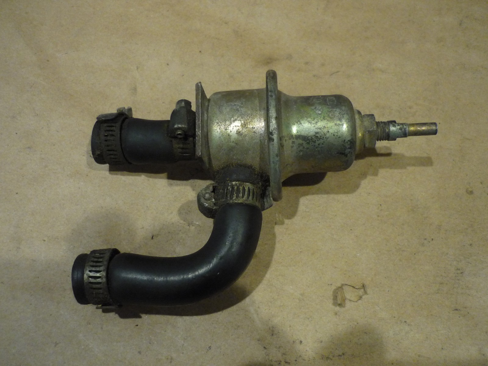 Ferrari 308 3.2 1985-1988 Valve with pipe P/N 115741