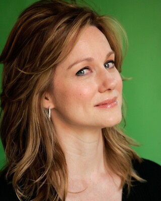 LAURA LINNEY 8x10 PHOTO *