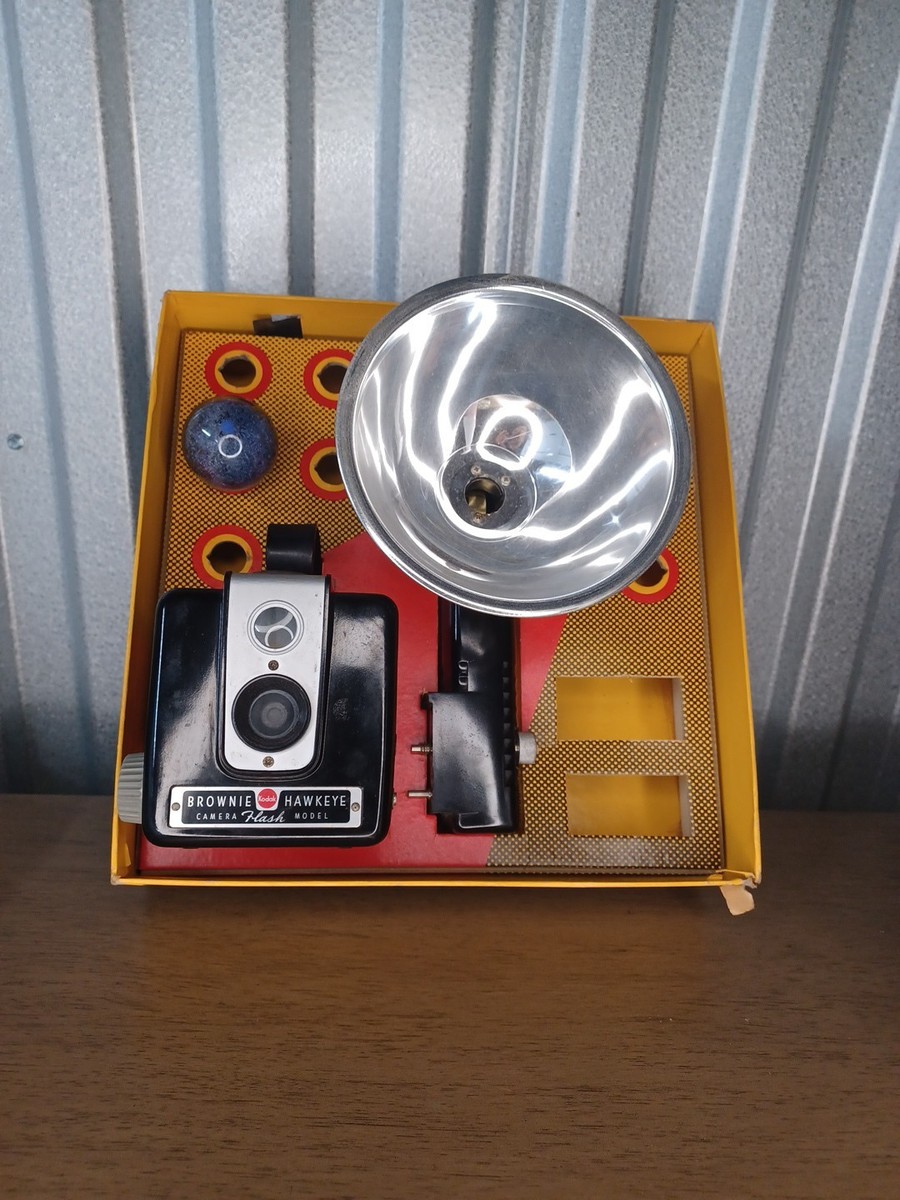 VINTAGE KODAK BROWNIE HAWKEYE CAMERA WITH FLASH Circa 1950-61 | eBay