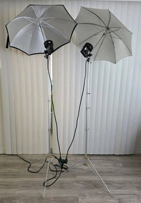 Lowel ViP System Pro Light System, w/stands (2), Umbrellas (2) & Hard Case