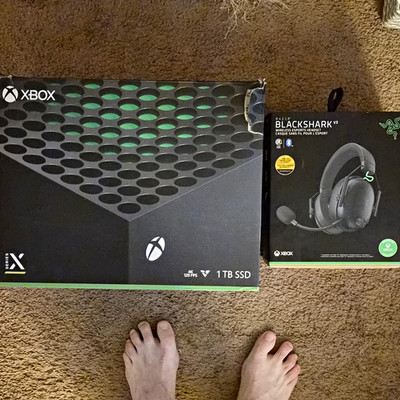 Microsoft Xbox Series X-1TB 4K Console Black + Razer BlackShark V3Headset