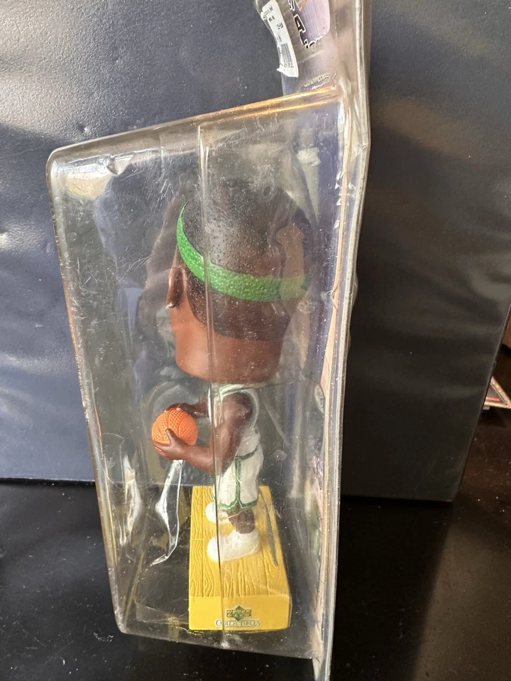 2002-03 Upper Deck Playmakers Paul Pierce Celtics 摇头公仔 NBA 公仔 全新带盒 * * — 第 2/3 张图片
