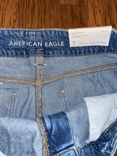 American Eagle Highest Rise Mom Jeans Women’s Size 16 Ripped Light Wash - Picture 5 of 8
