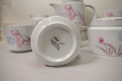 Elegant Chinese Tea-Set- 15 Piece, Teapot, Sugar and Milk, 6 teacups- 6 plates - Picture 5 of 6