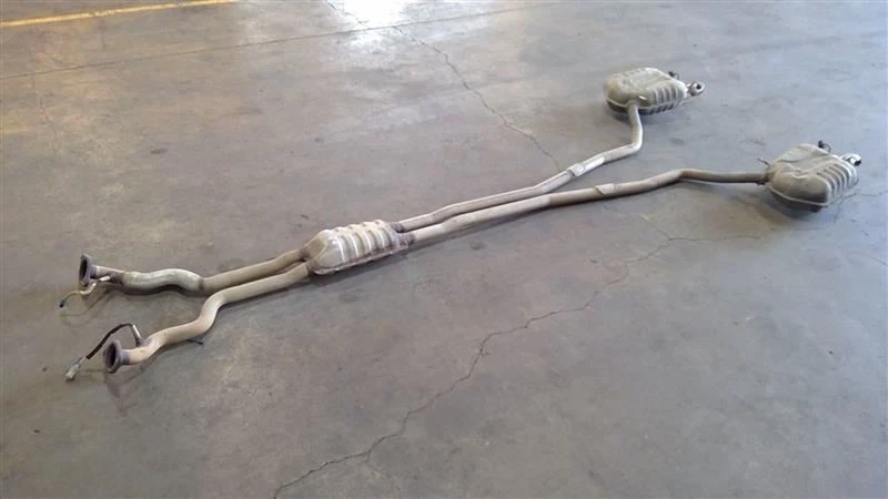 Conjunto de silenciador de escape Cadillac STS 2008-2011 con resonador y tubo de escape OEM Foto 2 de 4