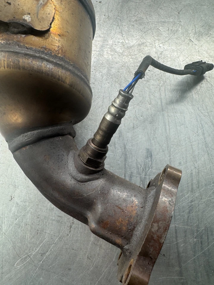 Chevrolet Camaro 2017 convertidor catalítico 6,2 con sensor de O2 lado del conductor Foto 3 de 4