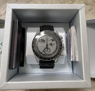 Swatch x Omega Moonswatch Mission To Earthphase SO33M700 Black