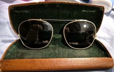 VINTAGE BAUSCH  LOMB, RAY-BAN CLIP-ON ANTI-GLARE SUNGLASSES IN ORIG. CASE - 48