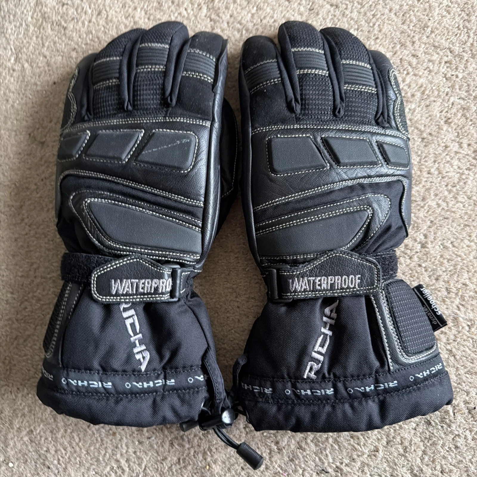 Richa ‘Carbon Winter’ Thermal Waterproof Motorcycle Gloves - Motorbike - Size L
Opens in a new windo