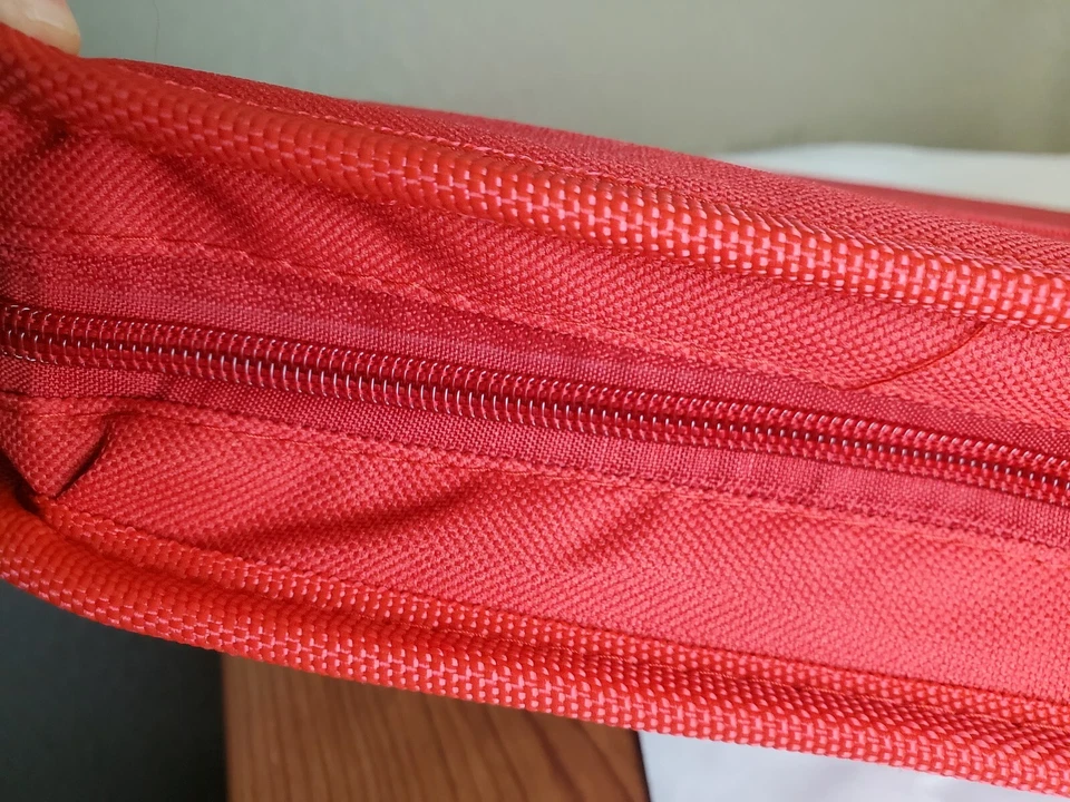 老式Buffalo Bills足球红白折叠体育场座椅漂白椅  — 第 4/4 张图片