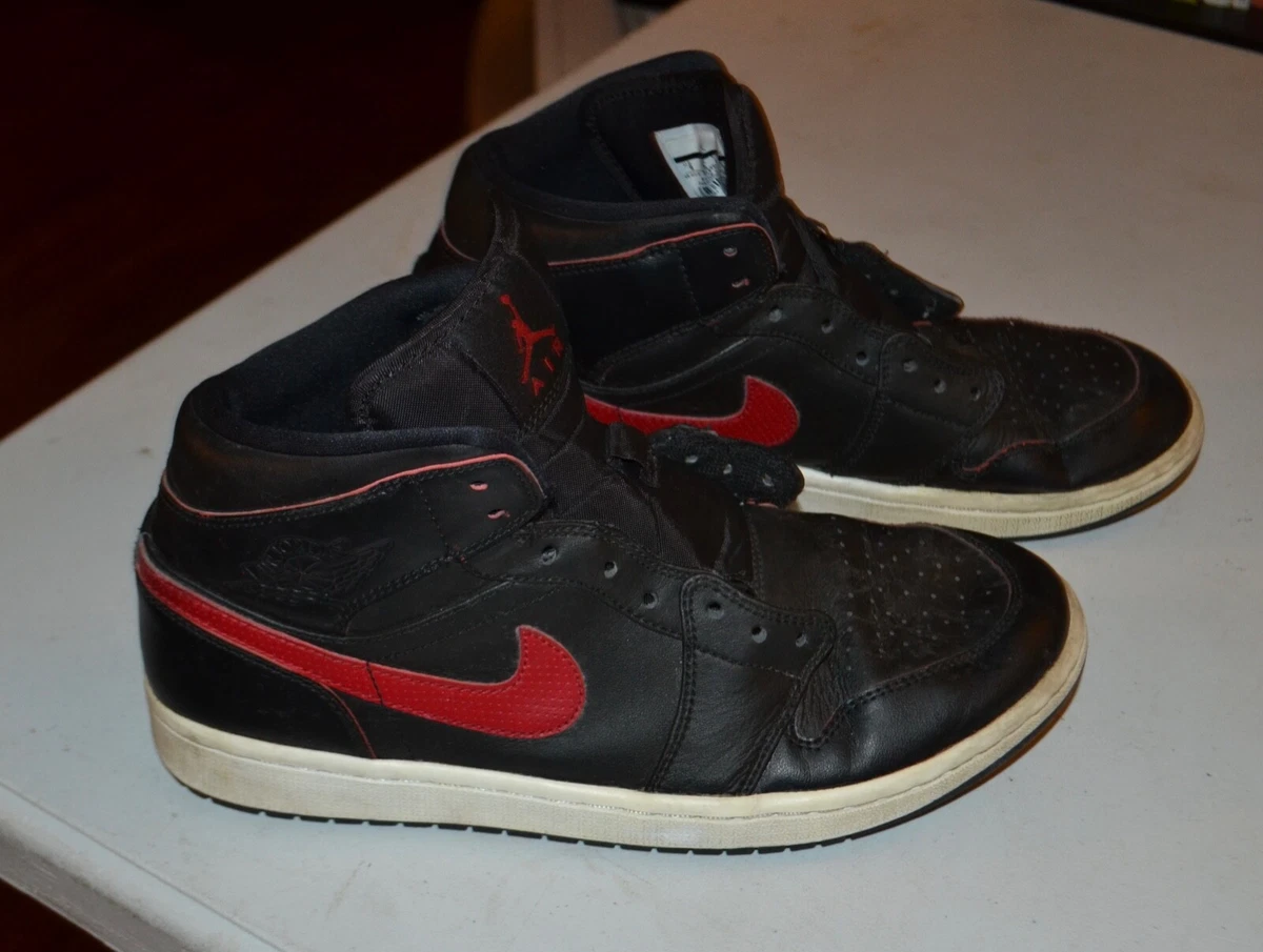 Buy Air Jordan 1 Retro Mid 'Black Team Red' - 554724 009