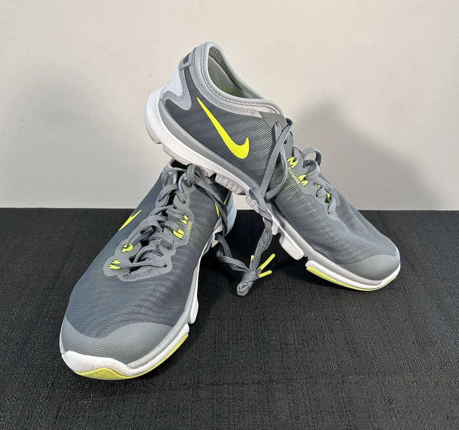 Taille 8,5   Nike Flex Supreme TR 4 Gris W