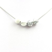 Steine Und Mineralien. Halskette Mit 4 Howliten Perlen 8 Mm Edelstahlkette