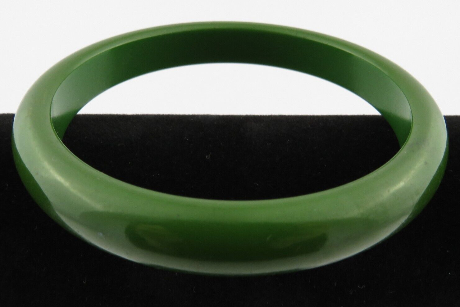 Vtg. Dark Green Solid Bakelite Bangle Bracelet Re… - image 12