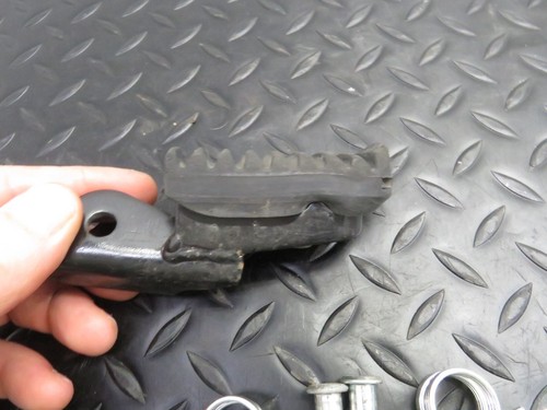 23 24 JUEGO DE ESTRIBERAS DERECHA IZQUIERDA HONDA XR 150L XR 150LE OEM - Imagen 8 de 11