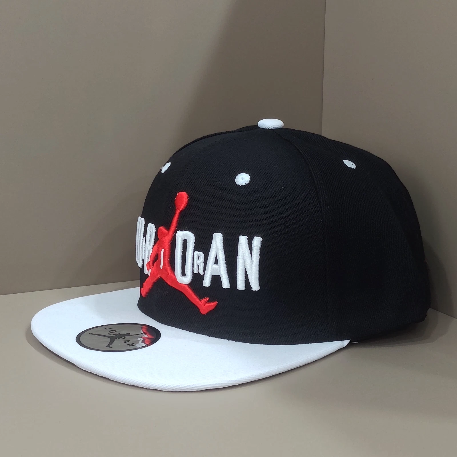 Jordan Outdoor Red Label Embroidered Letter Black White Block Color Flat Cap
Opens in a new window o