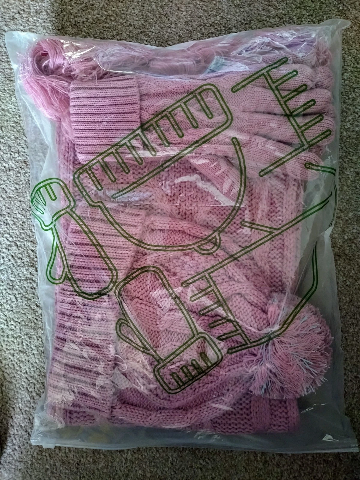 shaddock hat gloves and scarf set in pink unused