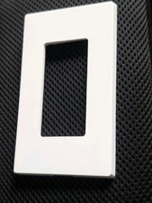 used Leviton DECORA 80301 screwless WHITE switch outlet plate modern hidden