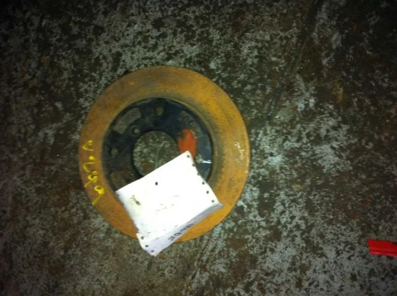 Suzuki Swift 1989 rotor/bambor trasero Foto 4 de 4