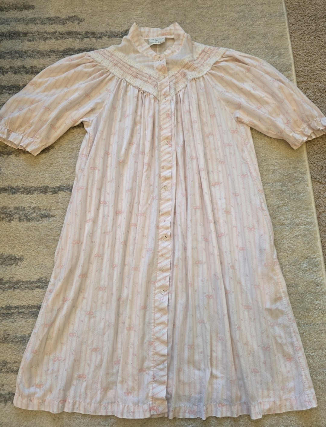 VTG Gilligan & O’Malley Pink Floral Nightgown M/L Cottagecore Smocked Housecoat