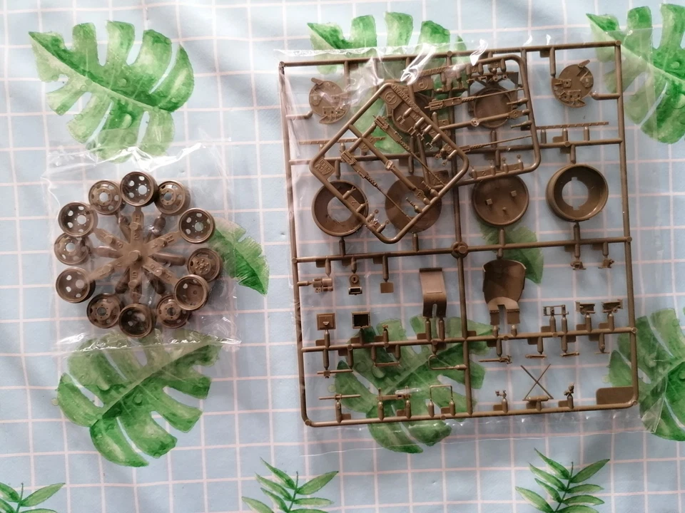 AFV 1/35 M35A1 QUAD - .50 GUN TRUCK ITEM N°AF 35034 - Immagine 3 di 4