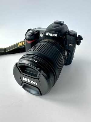 [Mint] Nikon D90 12.3MP Digital SLR Camera w/18-105 mm VR Lens, CDs, Carry Bag