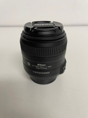 Nikon AF-S DX Micro-NIKKOR 40mm f/2.8G Objektiv in geöffneter OVP