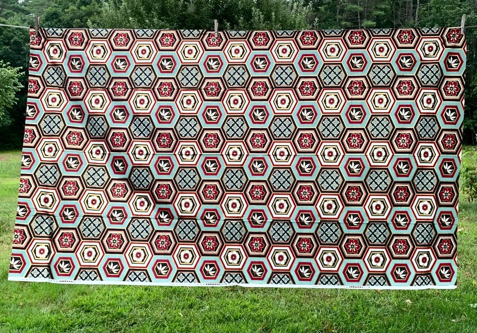 New Quilt Gate Fabric 2 yds Cotton Japanese Floral Hexagons Japan Excellent - Image 3 of 4