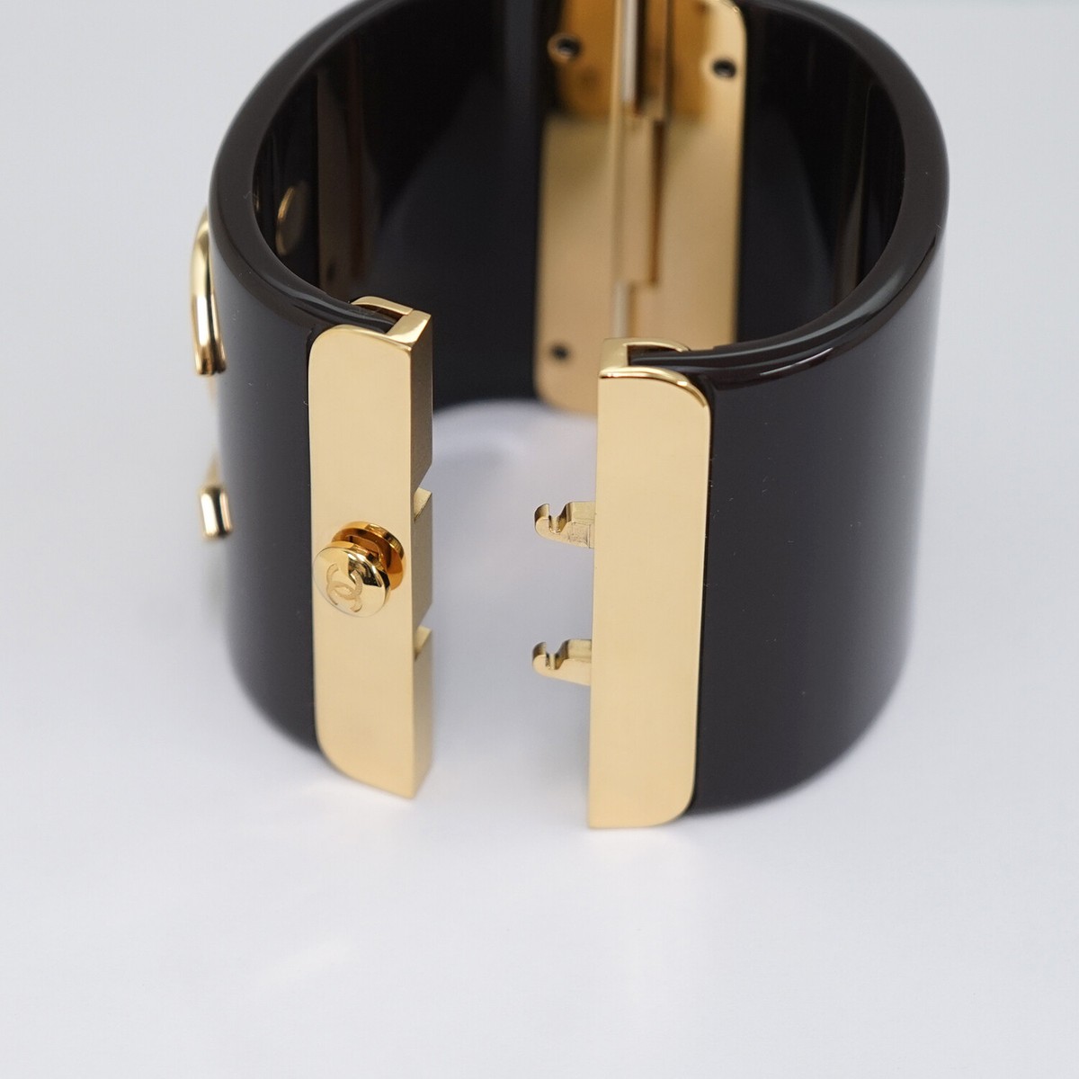 【お手元のアクセントに♪】CHANEL CCロゴ バングル CHANEL 2001年製 CCマークバングル ブラック/ピンク｜VINTAGE