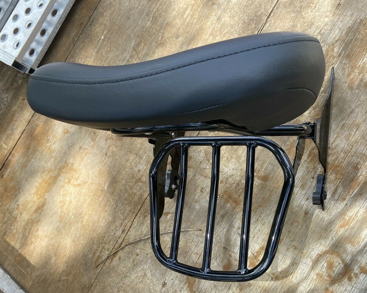 2010 GENUINE Harley Softail Black Sissy Bar and Luggage Rack Quick