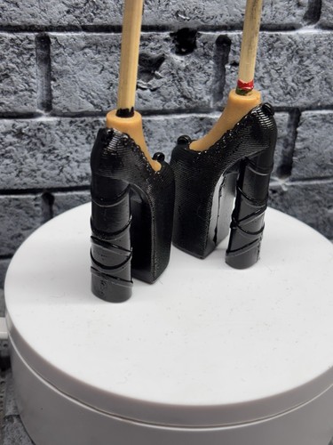 Scarpe con tacco Bratz Bratzaversary personalizzate in resina nere - Foto 11 di 16