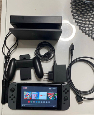 Nintendo Switch 32GB Handheld-Spielekonsole mit OVP | Gebraucht