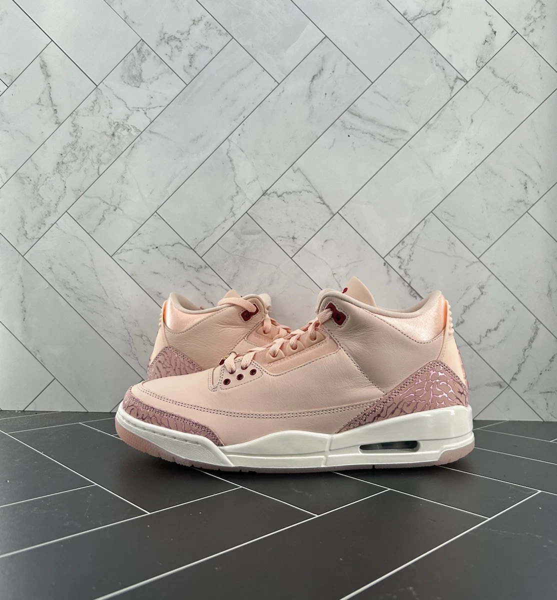 Jordan 3 Retro Valentine display picture 1