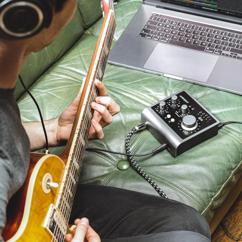 Audio Interface iD4 MKII, Class A Console Microphone Preamp (High Speed USB-C... - Image 2 of 4