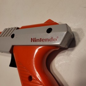 Original 1985 Orange Nintendo NES Zapper Duck Hunt Gun NES-005 Light Gun TESTED