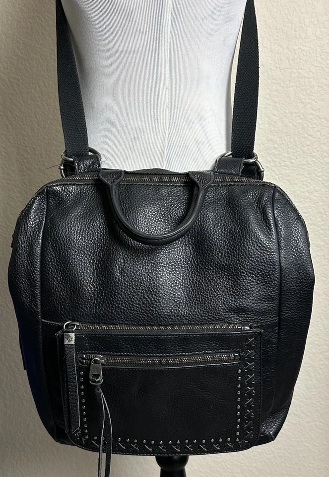 Mochila de cuero The Sak Loyola GRANDE de cuero negro con tachuelas convertible para computadora portátil Foto 3 de 4