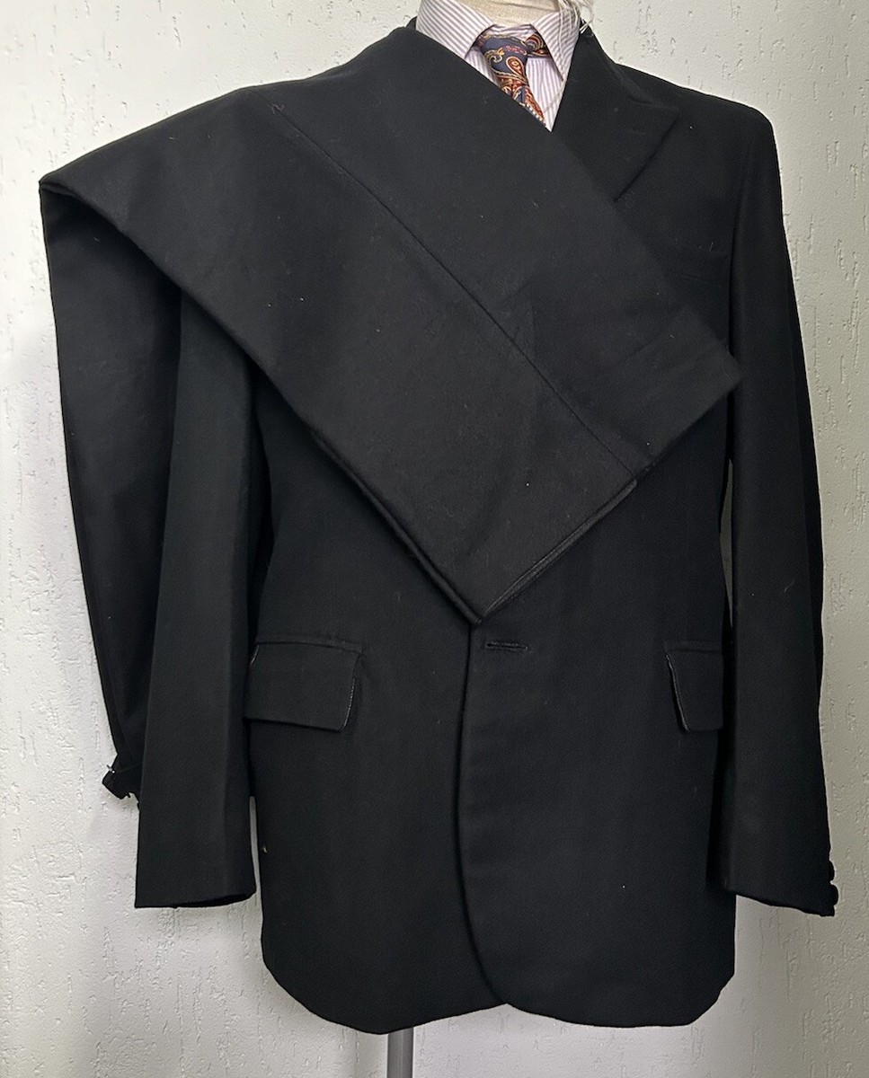 Men's 1930s Black Two Piece Suit Peak Lapels 3 Button European