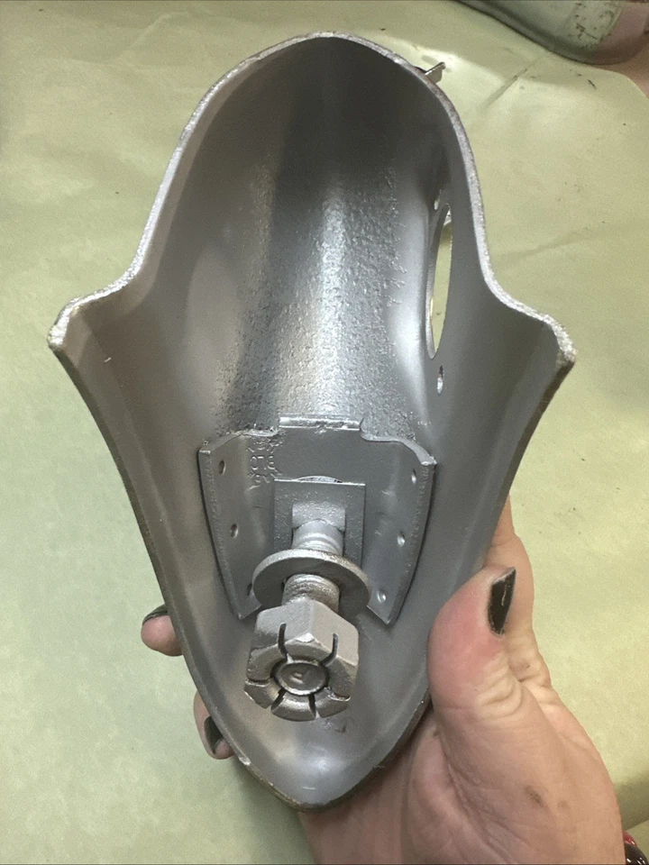 Chevrolet Bel Air 1956 guardabarros trasero central 56 Foto 3 de 4