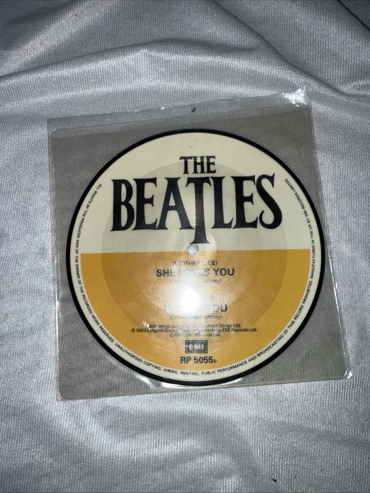 Gem mint VINTAGE PICTURE DISC  THE BEATLES SHE LOVES YOU 7" 45 PARLOPHONE UK - Image 2 of 2