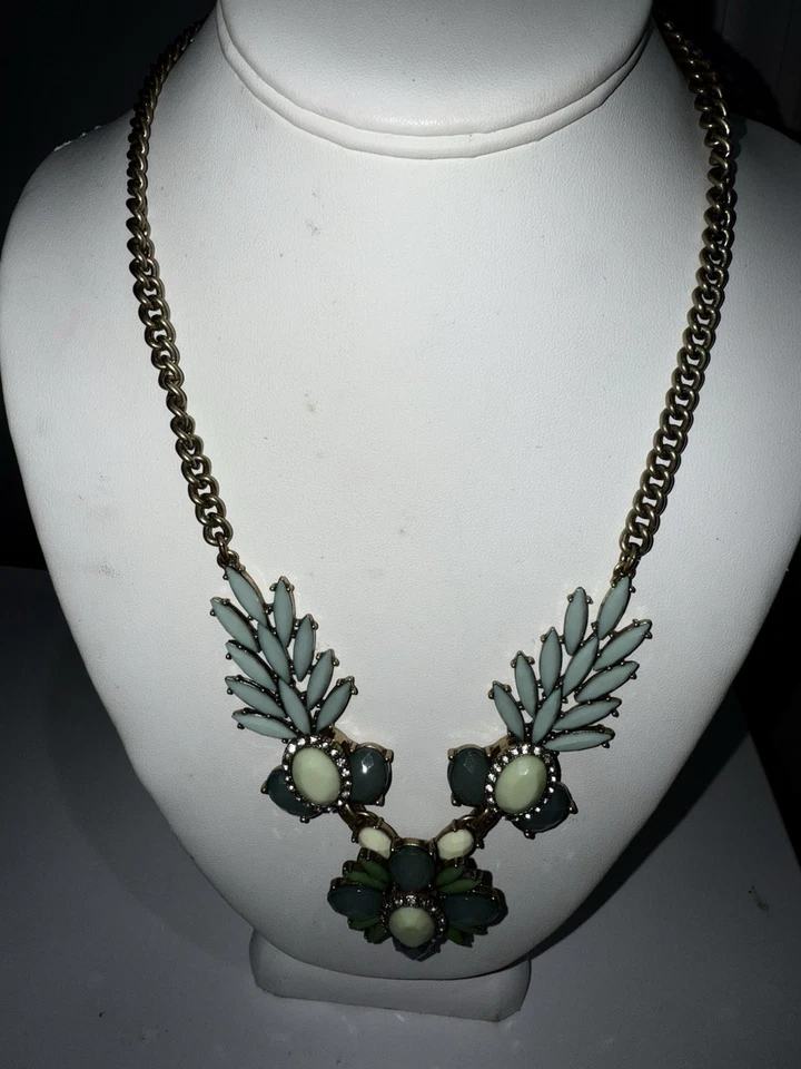 Collar llamativo Lulu Frost para J.Crew cristal verde salvia tono latón Foto 2 de 4