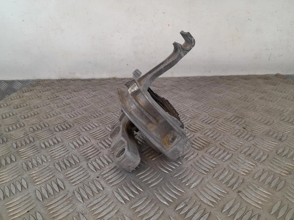 Montaje motor Volkswagen Golf MK7 2013-2020 5Q0199262BD Foto 2 de 4