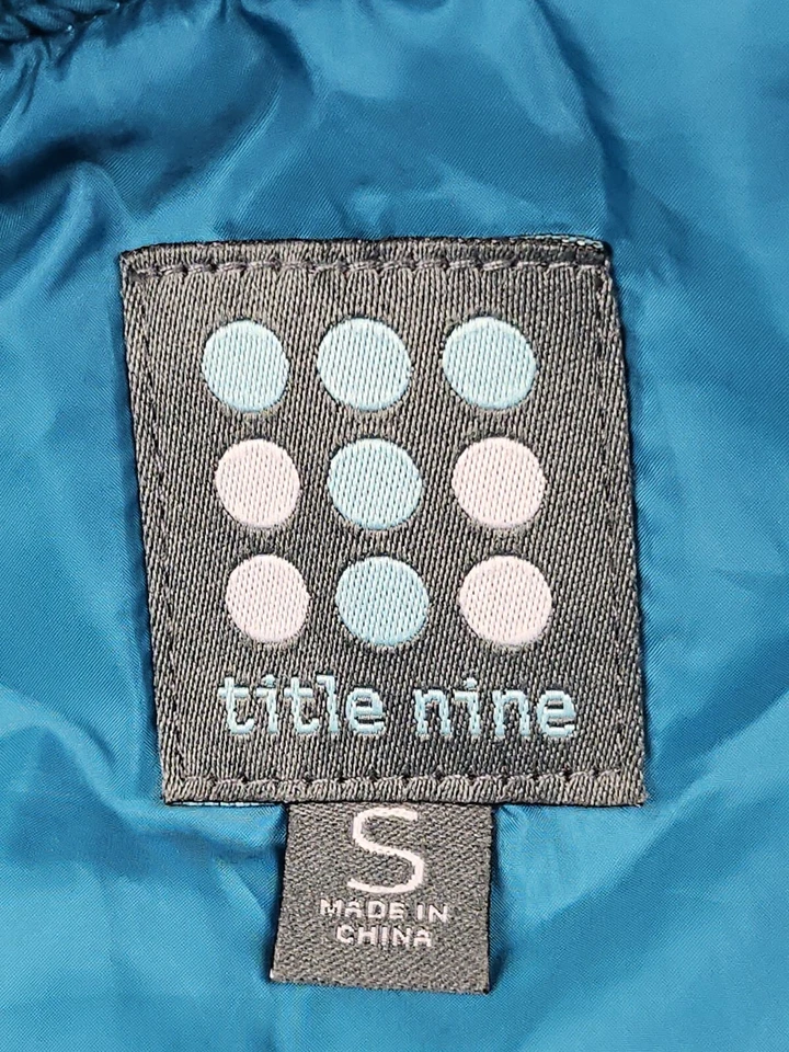 TITLE NINE SHERPA Beaten Path Chaqueta con Capucha Frontal Cremallera Polar Verde azulado Oliva Pequeña Foto 4 de 4