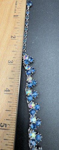 Set collana e orecchini VVTG corona Trifari firmata blu zaffiro e strass AB - Foto 7 di 11