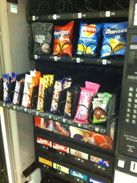 Combination Vending Machine Snacks & Drinks Cashless System Fitted Combination Vending Machine Snacks & Drinks Cashless System Fitted
